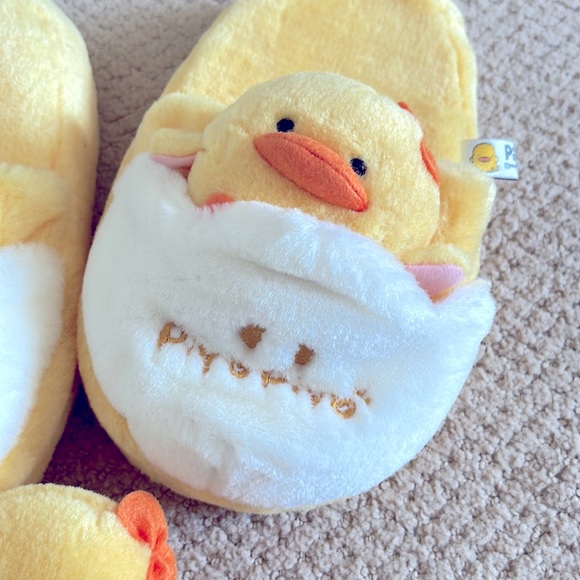 NEW Pipiyo Plushy Slipper Women Size 6-6.5 - Picture 4 of 7